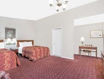 Travelodge Inn & Suites Latham Habitación foto